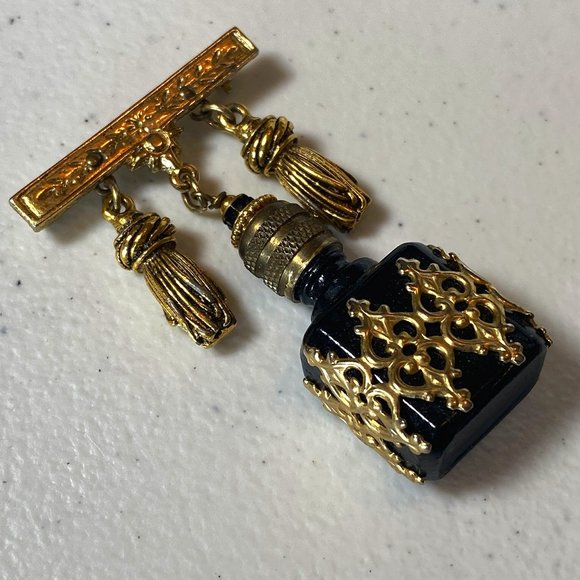 Jewelry Vintage Black And Gold Brooch Pin 25 Poshmark